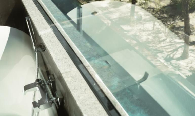 Premier King Pool View