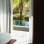 Premier Twin Pool Access