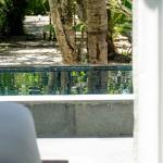 Premier Twin Pool Access